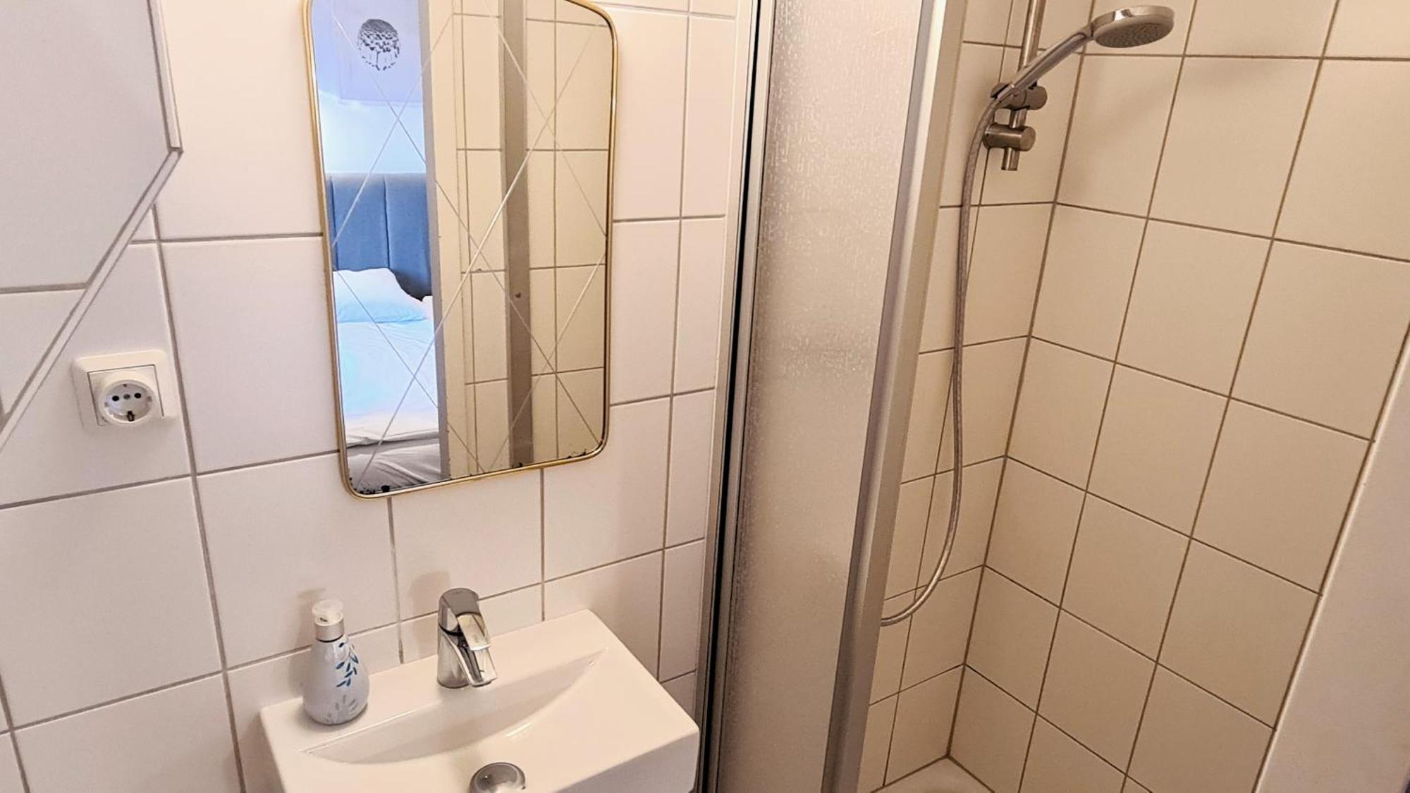 Weltempfaenger Backpacker Hostel โคโลญ ภายนอก รูปภาพ